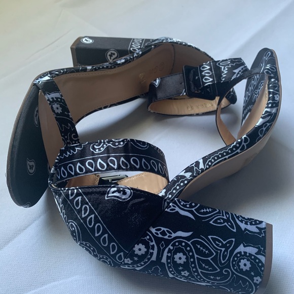 Women’s black print open toe heel Size 8.5 - Picture 6 of 6